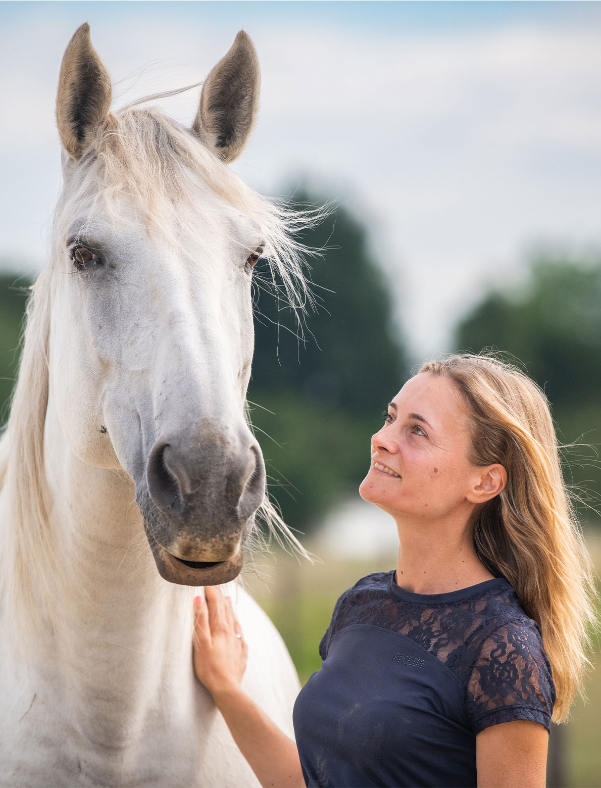 Paard en Annelies Hens bij Equimind voor persoonlijke groei coaching.
